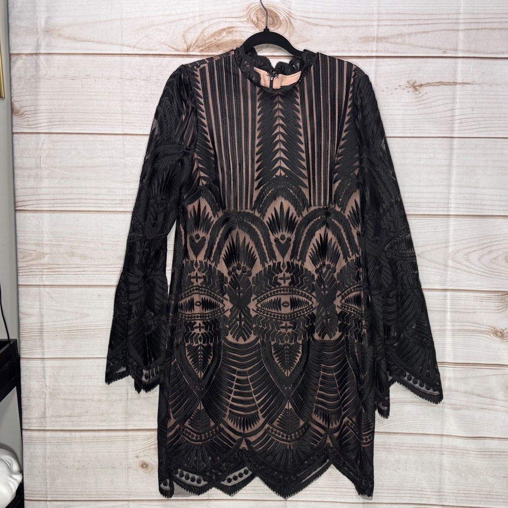 Nightway Black Geometric Lace Bell Sleeve Cocktail Dress Nude Lining Size 14